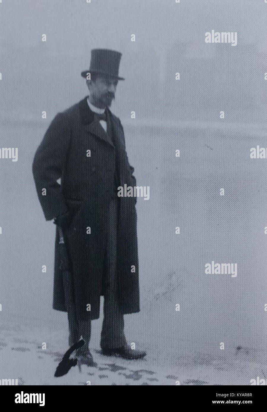 Pierre Aubert (1853–1912) war ein französischer Bildhauer, der für seine neoklassischen und historischen Skulpturen bekannt war. Seine Werke umfassen Bronzestatuen und Reliefs, die oft mythologische oder allegorische Themen darstellen. Auberts Kunst spiegelt den akademischen Stil wider, der im Frankreich des späten 19. Jahrhunderts vorherrschte. Stockfoto