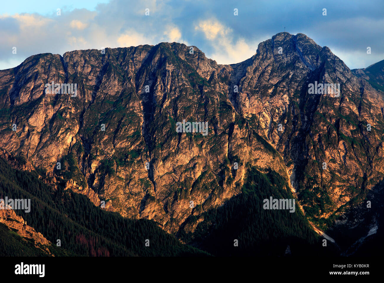 Polen, Tatra, Zakopane - Giewont, Szczerba und Dlugi Giewont Peaks bei Sonnenuntergang Stockfoto