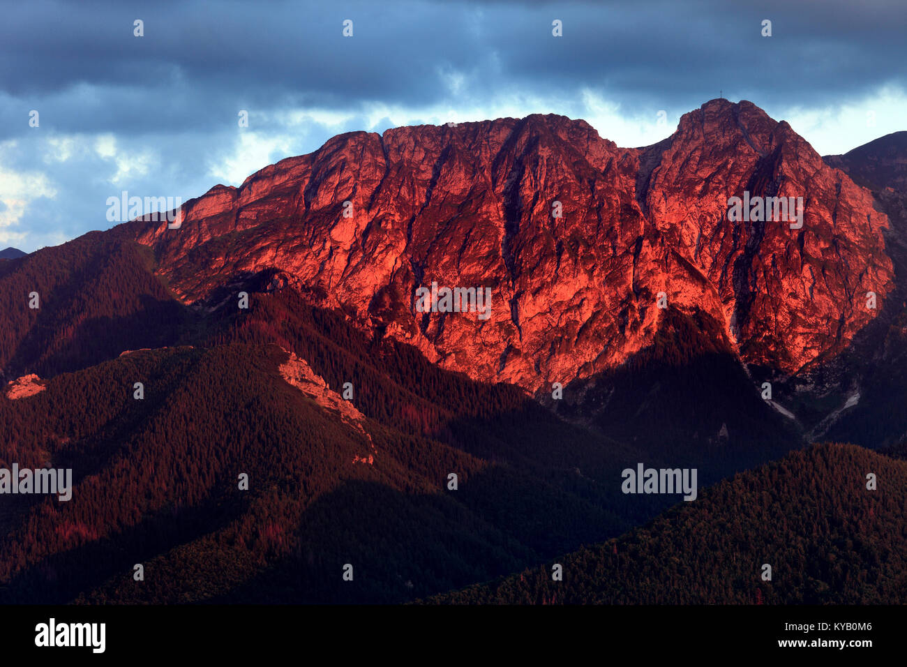 Polen, Tatra, Zakopane - Giewont, Szczerba und Dlugi Giewont Peaks bei Sonnenuntergang Stockfoto