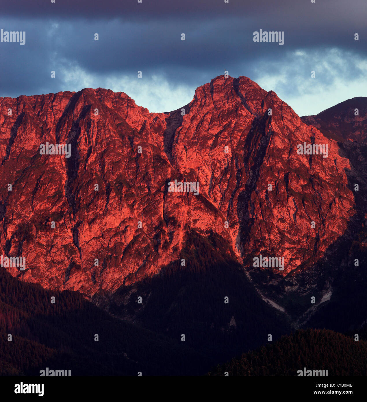 Polen, Tatra, Zakopane - Giewont, Szczerba und Dlugi Giewont Peaks bei Sonnenuntergang Stockfoto