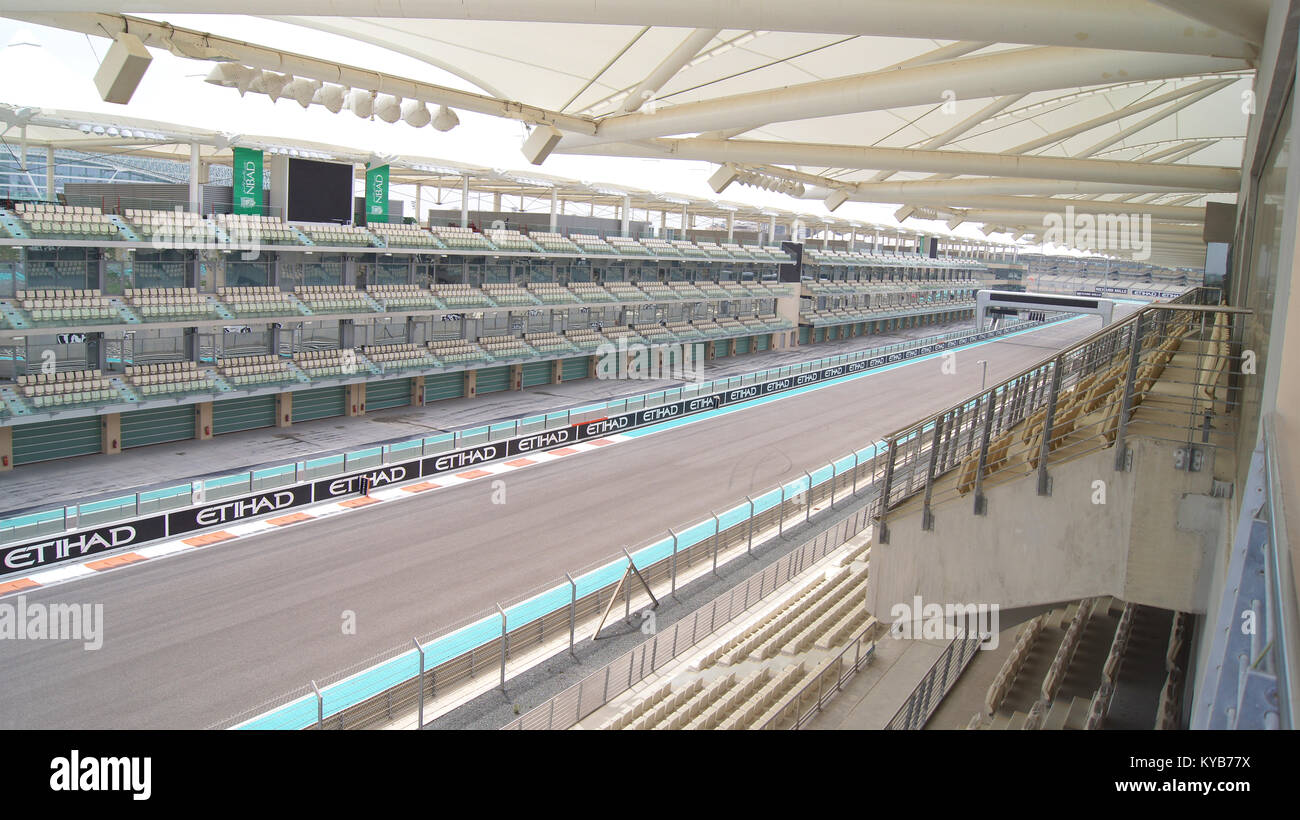 ABU DHABI, VEREINIGTE ARABISCHE EMIRATE - April 4th, 2014: Der Yas Marina Formel 1-Grand Prix-Rennstrecke. Inmitten einer Marina, mit innovativem Design. Der Kreislauf wird von Hermann Tilke entworfen Stockfoto