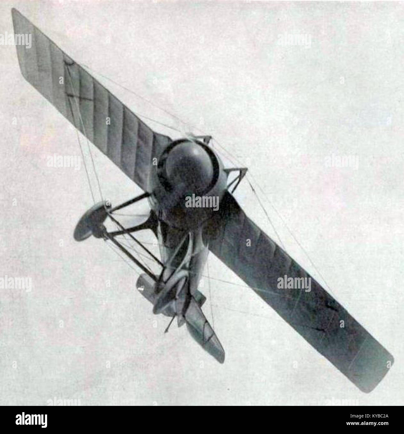 Maurice Prévost, ein französischer Rennfahrer, gewann 1913 den Gordon Bennett Cup, ein bedeutendes Ereignis in der frühen Geschichte des Motorsports und Geschwindigkeitsrekorde. Stockfoto