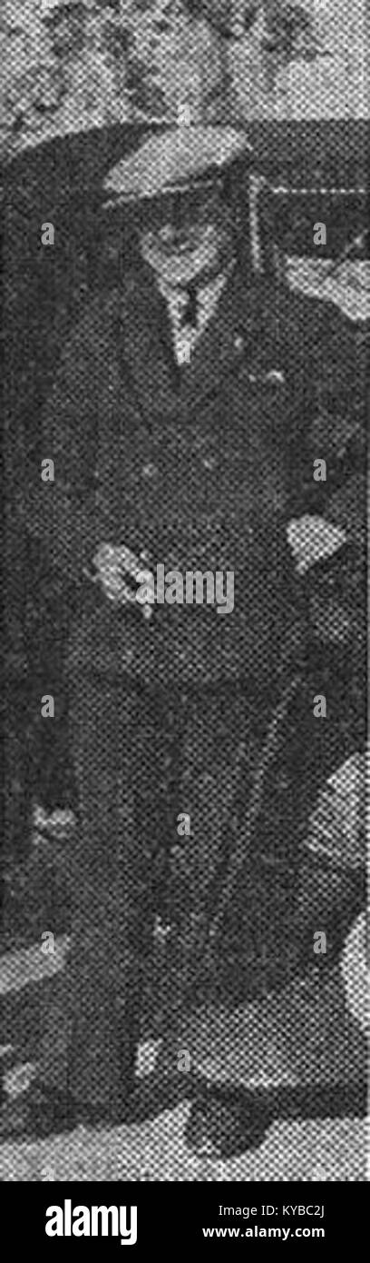 Foto von Maurice Vasselle, der 1933 die Monte Carlo Rallye gewann und einen Hotchkiss AM 80S fuhr, veranschaulicht die frühe Geschichte des Motorsports, die Fahrzeugleistung und das Können des Fahrers. Stockfoto