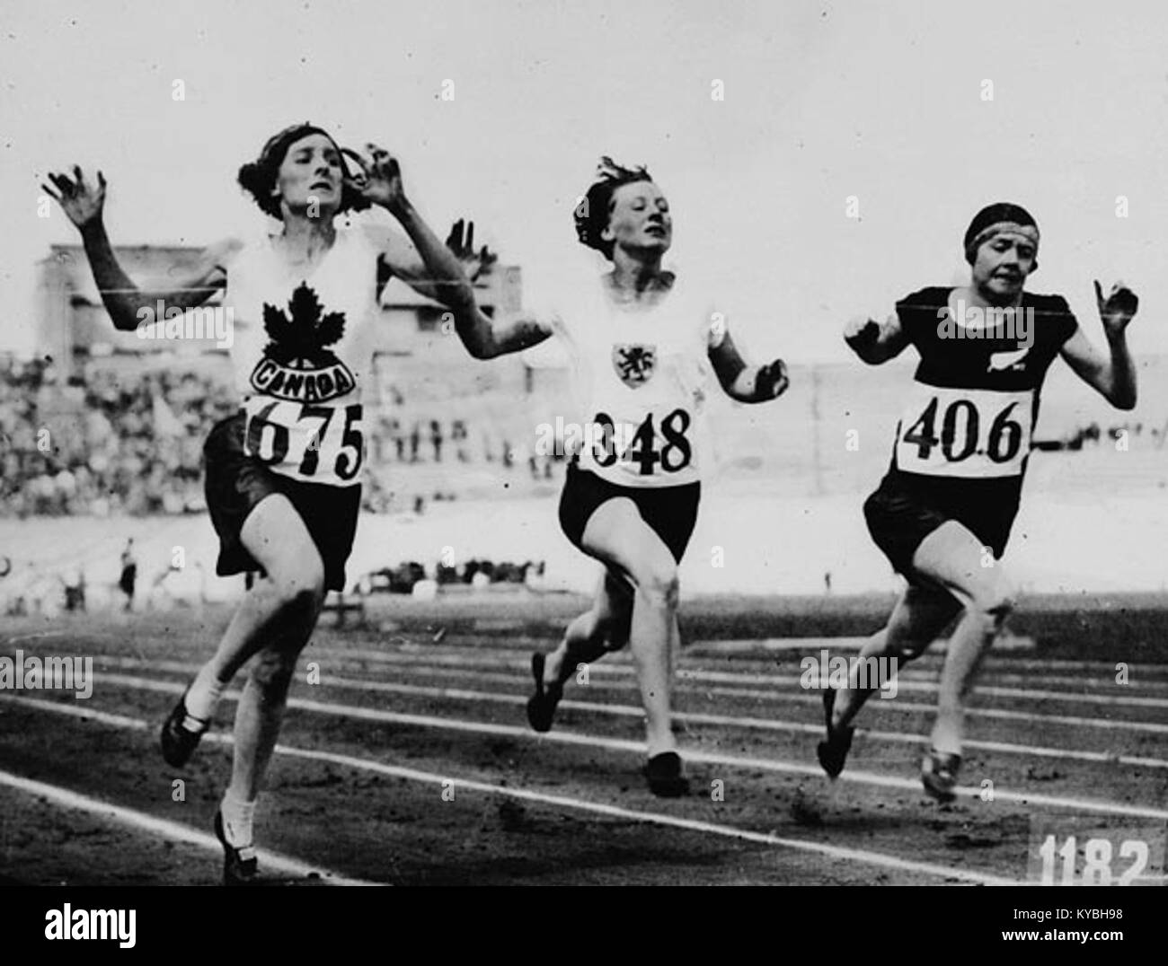 Foto: Myrtle Cook aus Kanada gewann während der Olympischen Sommerspiele 1928 in Amsterdam eine Vorwärmphase im 100-Meter-Rennen der Frauen. Stockfoto
