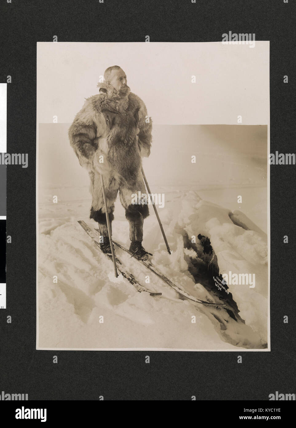 NPRA 3124. Roald Amundsen på Ski-no-nb DigiFoto-Maker 20150518 00006 bldsa RA alb 001 016 Stockfoto