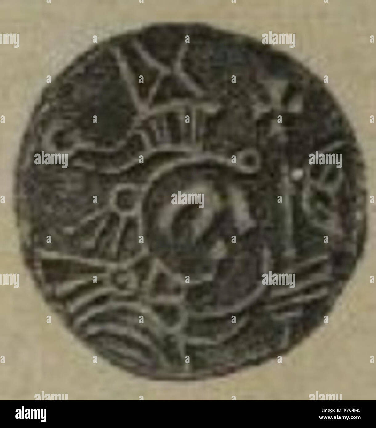 Dieses Bild zeigt die Vorderseite einer Münze von König Olav Kyrre, einem norwegischen Monarchen, der im 11. Jahrhundert regierte. Die Münze zeigt königliche Symbole und Inschriften, die für die Wikingerzeit und die frühe norwegische Staatlichkeit repräsentativ sind. Stockfoto