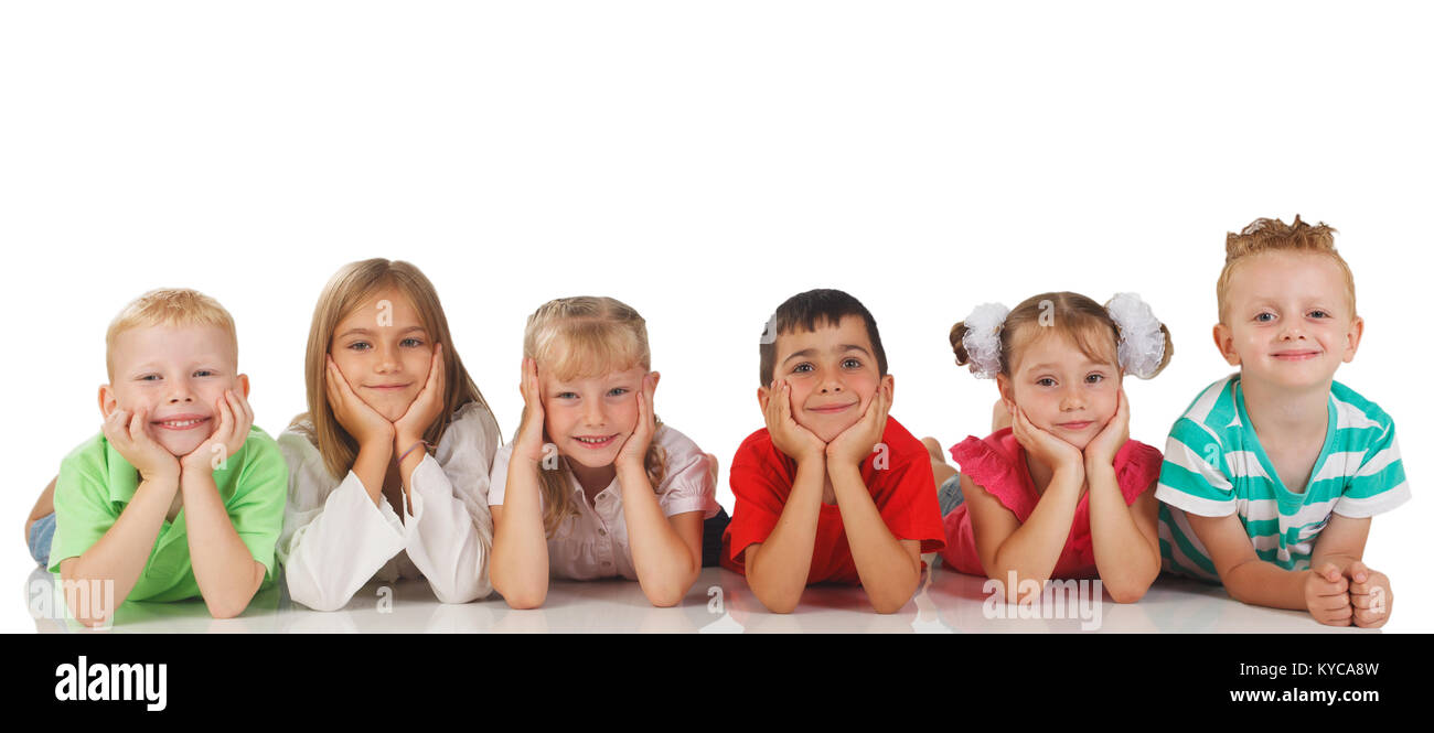 Happy Kids liegen auf weißem Hintergrund Stockfoto