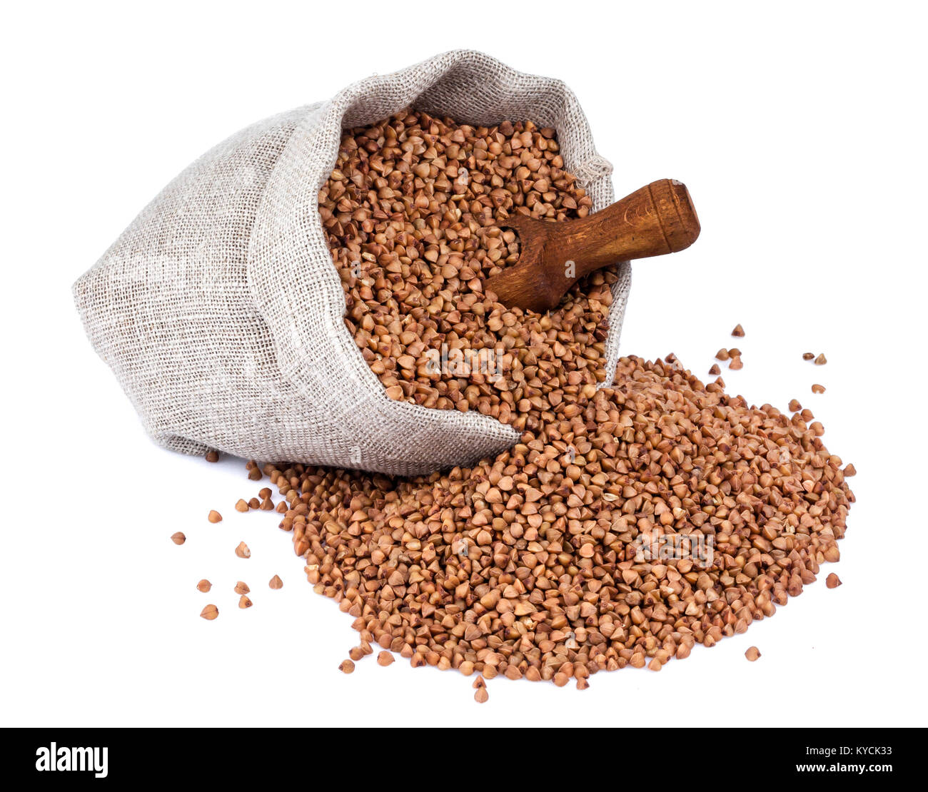 Buchweizen im Beutel auf weißem Hintergrund Stockfoto