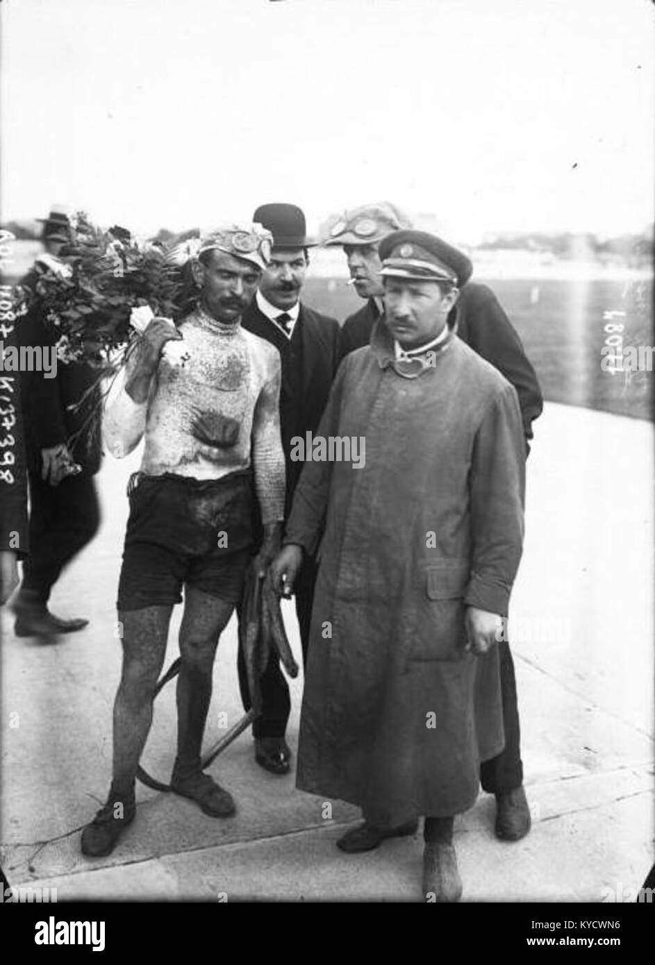 Ein Foto, das am 31. Juli 1910 im Parc des Princes in Paris aufgenommen wurde und die Ankunft der Tour de France mit dem Radfahrer Octave Garrigou am Ende der Veranstaltung zeigt. Stockfoto