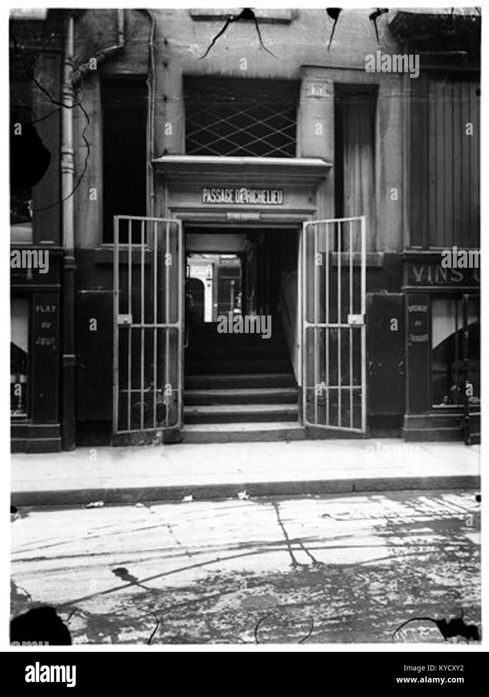 Die Passage de Richelieu in Paris ist eine historische überdachte Passage mit Architektur aus dem 19. Jahrhundert, Geschäften und kultureller Bedeutung im Stadtzentrum. Stockfoto