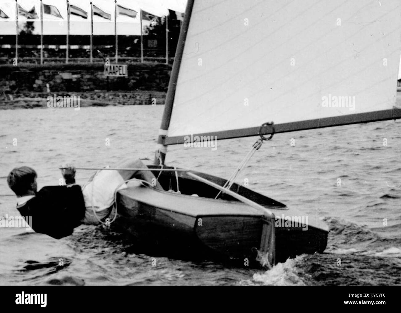 Paul Elvstrøm, fotografiert oder erwähnt 1952, war ein dänischer Matrose und Olympiasieger, der für seine Leistungen im Wettkampfsegeln und seine Beiträge zum Sport ausgezeichnet wurde. Stockfoto