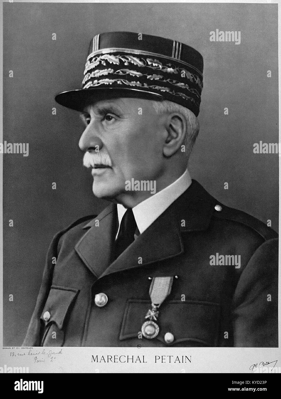 Philippe Pétain, französischer Militärführer und Chef der Vichy-Regierung während des Zweiten Weltkriegs, spielte eine wichtige Rolle bei der Zusammenarbeit Frankreichs mit Nazi-Deutschland. Seine Führung ist historisch bedeutsam und umstritten. Stockfoto