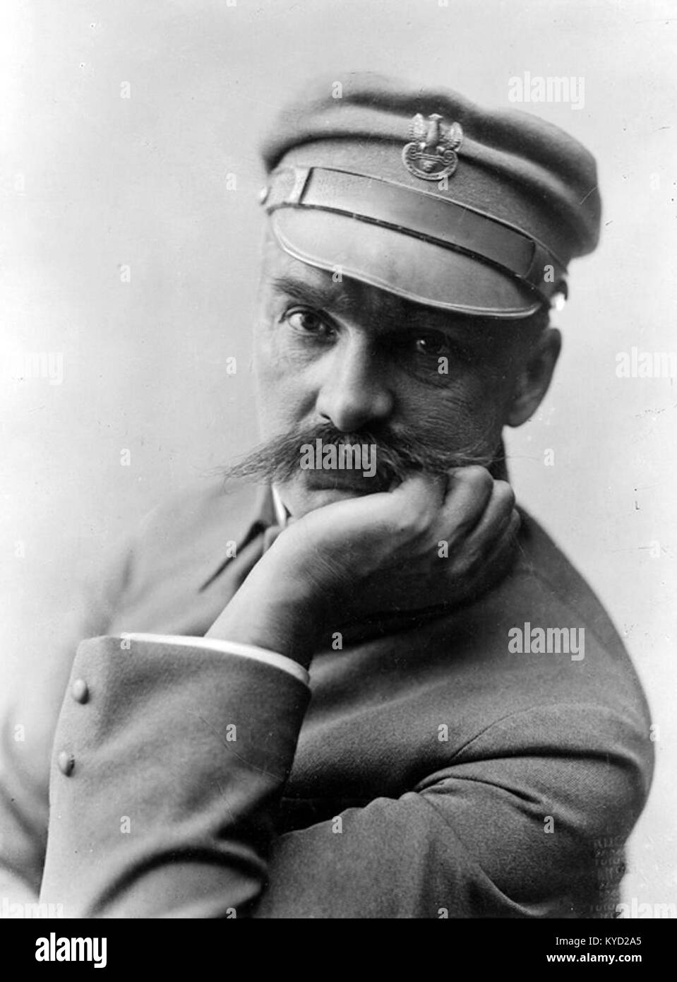 Dieses Bild zeigt Józef Piłsudski, polnischen Staatsmann und Militärführer, der 1918 eine zentrale Rolle bei der Unabhängigkeit Polens spielte und als Staatschef und später als Marschall von Polen diente. Stockfoto
