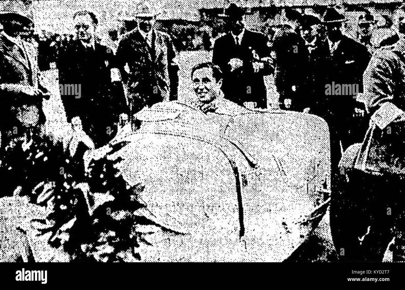 Historischer Moment mit Pierre Veyron, Gewinner des AVUS-Automobilrennens im Juni 1934. Stockfoto