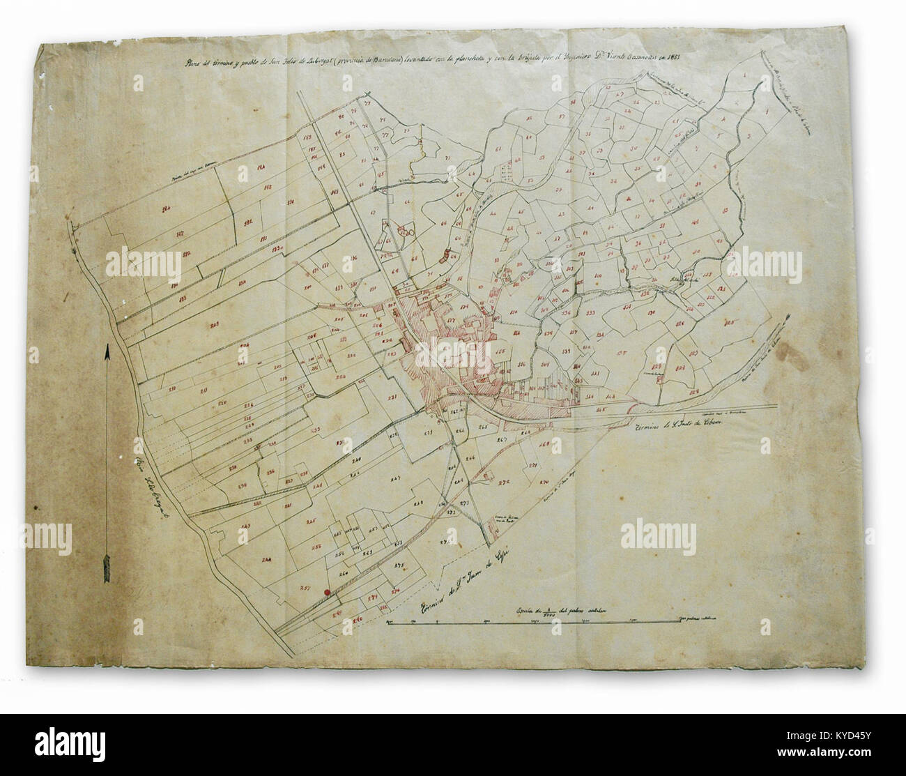 Die Katasterkarte von Sant Feliu de Llobregat aus dem Jahr 1851 in Katalonien zeigt die Aufteilung der landwirtschaftlichen und bewässerten Parzellen innerhalb der Gemeindegrenze, was die lokale Landnutzungsstruktur Mitte des 19. Jahrhunderts und den Einfluss des Canal de la Infanta Bewässerungssystems auf die Verteilung der Parzellen aufzeigt. Stockfoto