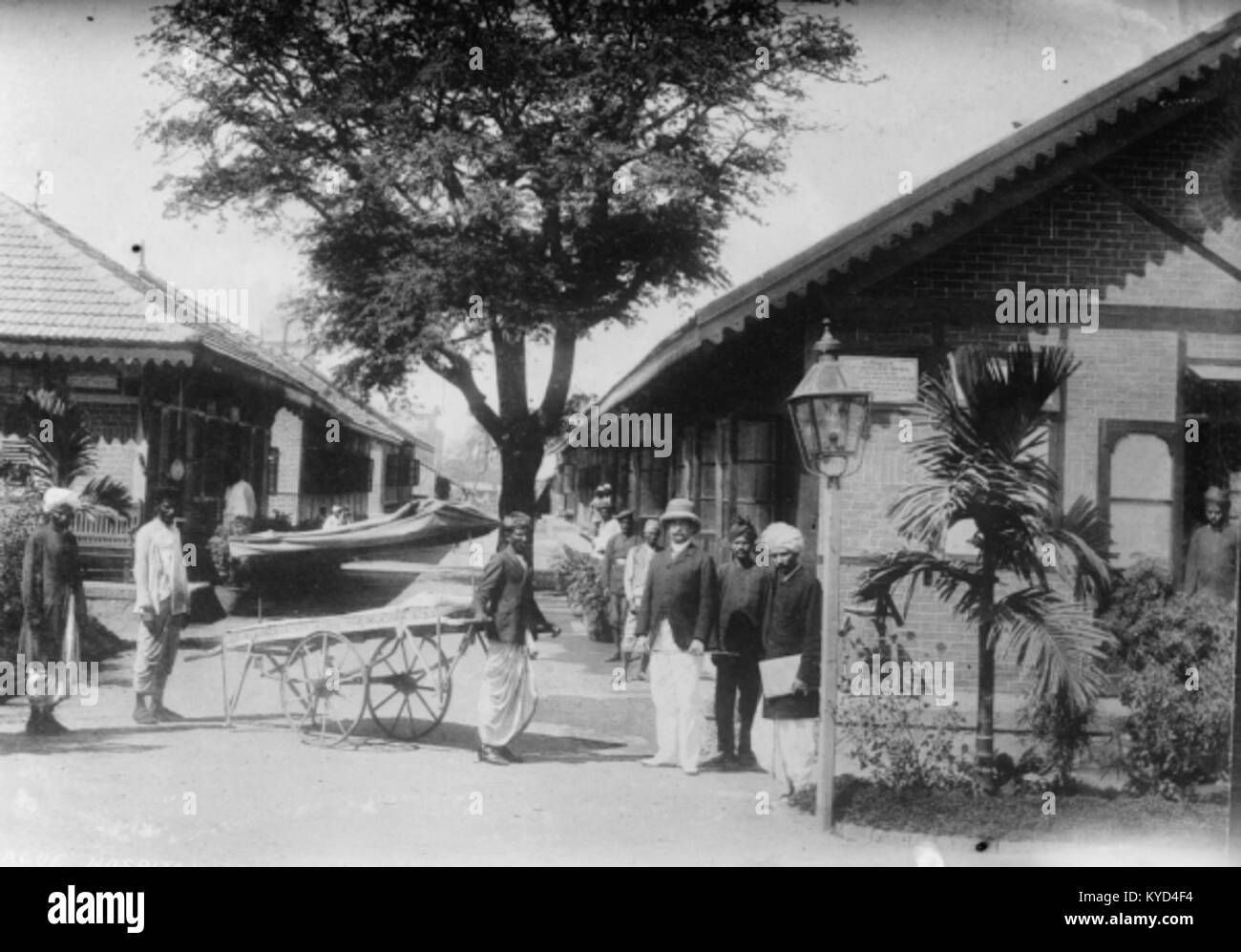 Foto des Pestkrankenhauses in Bombay, Indien, 1922. Das Bild dokumentiert die Gesundheitsbemühungen während der Pestepidemie in Indien und zeigt die medizinischen Bedingungen und die Umgebung der Zeit. Stockfoto