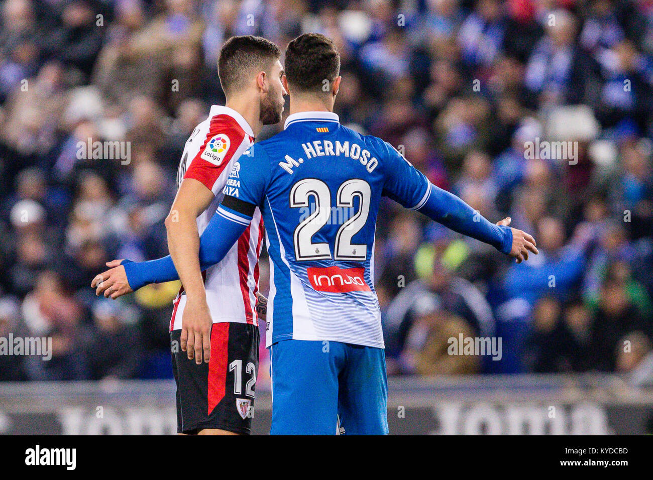 Barcelona, Spanien. 14 Jan, 2018. < 12 < und RCD Espanyol Verteidiger Mario Hermoso (22) Während des Spiels zwischen RCD Espanyol v Athletic Club, für die Runde 19 der Liga Santander, an RCDE Stadium am 14. Januar 2018 in Barcelona, Spanien gespielt. Credit: Gtres Información más Comuniación auf Linie, S.L./Alamy leben Nachrichten Stockfoto