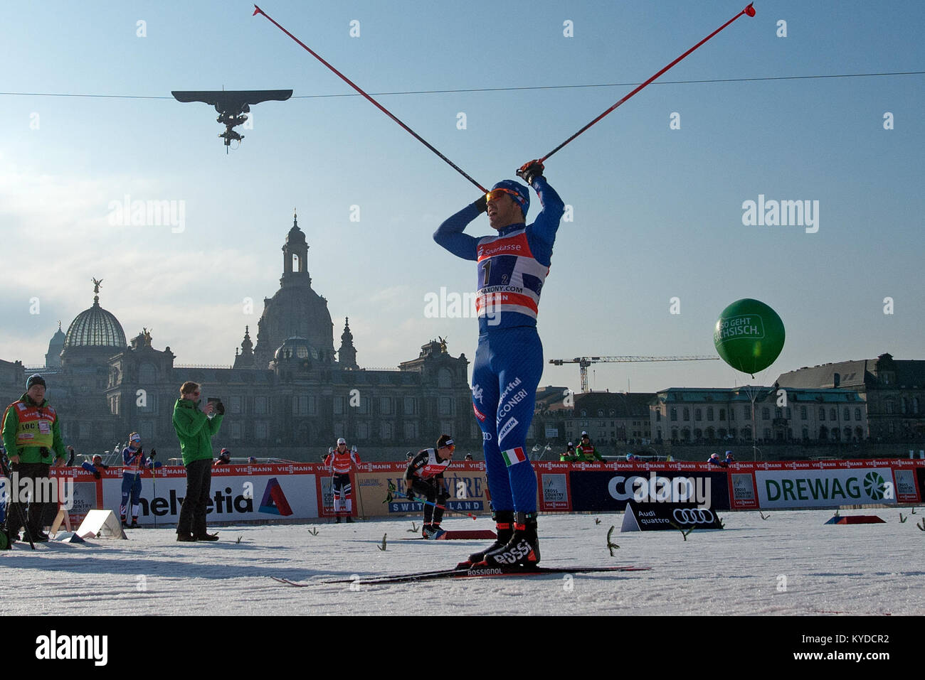 Federico Pellegrino Italien feiert auf der Ziellinie nach dem Gewinn der Männer freestyle Team Sprint 6 x 1,2 km Event bei der Skilanglauf-WM in Dresden, Deutschland, 14. Januar 2018. Foto: Hendrik Schmidt/dpa-Zentralbild/dpa Stockfoto