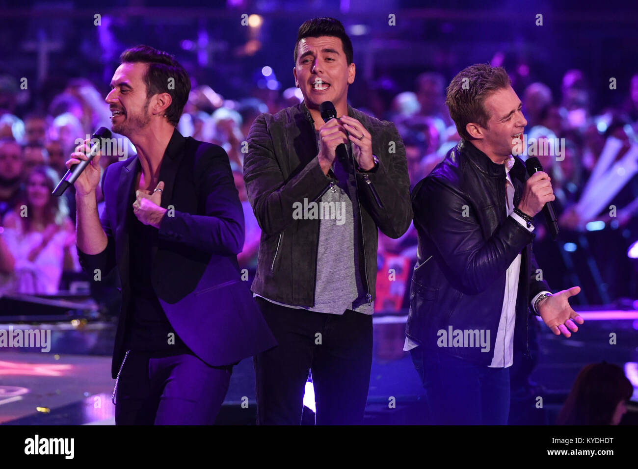 Berlin, Deutschland. 13 Jan, 2018. Florian Silbereisen (L-R), Jan Smit und Christoff De Bolle während der TV-Gala "Hit Champions - große Feier mit der Besten" im Velodrom in Berlin, Deutschland, 13. Januar 2018. Credit: Carl Seidel/dpa-Zentralbild/ZB/dpa/Alamy leben Nachrichten Stockfoto