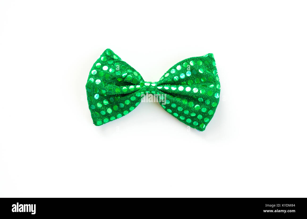 Bright Green Bow Tie mit Pailletten für den St. Patrick's Day Isolated On White Stockfoto