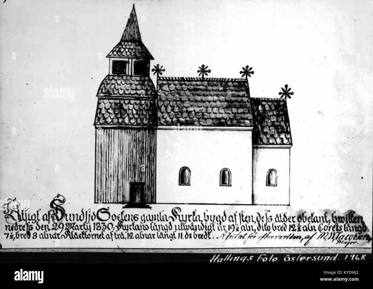 Ruinen der Kirche Sundsjö in Schweden, die vom schwedischen Kulturerbe-Board aufgenommen wurden und Überreste mittelalterlicher Architektur zeigen und Zeugnisse skandinavischer kirchlicher Bauten und Geschichte liefern. Stockfoto
