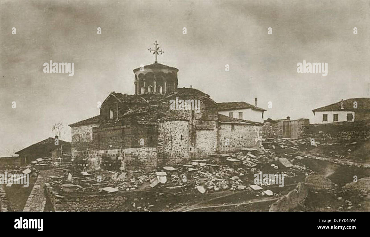 Die 1917 erbaute Kirche St. Demetrius in Varoš ist eine serbisch-orthodoxe Kirche, die dem Märtyrer St. Demetrius gewidmet ist und die charakteristische kirchliche Architektur und religiöse Kunst des Balkans aufweist. Stockfoto