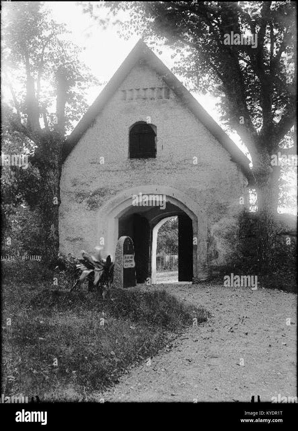 Die Täby-Kirche in Schweden ist eine mittelalterliche Kirche, die für ihre romanische Architektur und Fresken von Albertus Pictor bekannt ist. Die Kirche ist ein bedeutendes Beispiel für schwedische Kirchenkunst und Architektur aus dem 15. Jahrhundert. Stockfoto
