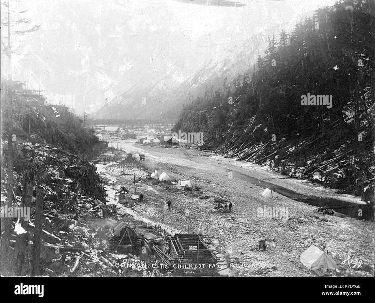 Zelt Siedlung im Canyon Stadt am Fluss Dyea, Chilkoot Trail, Alaska, ca 1898 HEGG (97) Stockfoto