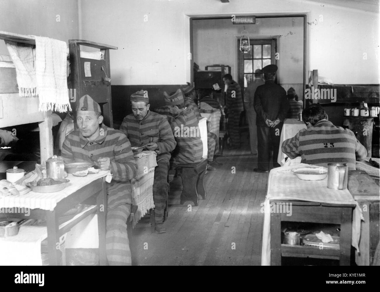 Eine Beschreibung von Feuerland in Argentinien mit dem historischen Cárcel del Fin del Mundo in Ushuaia, einem ehemaligen Gefängnis, das Isolation und regionale Geschichte symbolisiert. Stockfoto