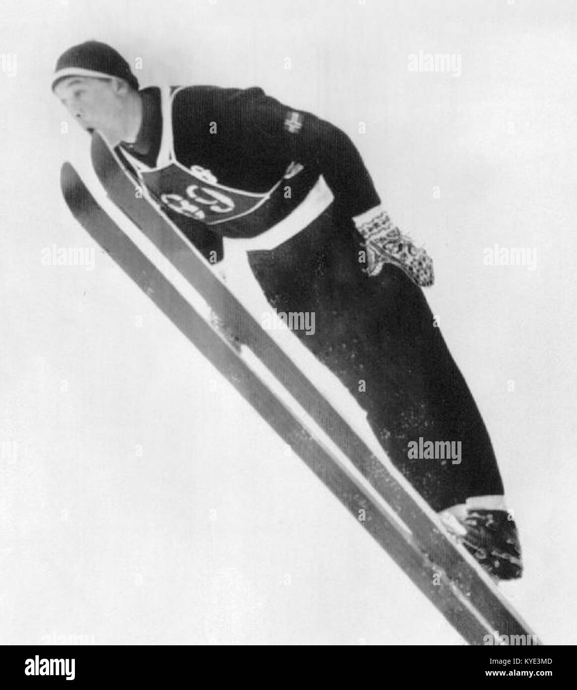 Eine Fotografie von Torbjørn Yggeseth, einem norwegischen Skispringer, der in den 1950er und 1960er Jahren aktiv war Er war bekannt für seine Teilnahme an internationalen Skispringen-Wettbewerben und seine Beiträge zum Sport in Norwegen. Stockfoto