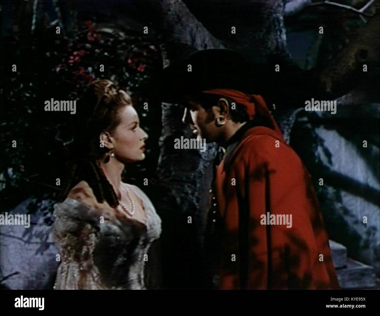 Eine Promotion mit den Schauspielern Tyrone Power und Maureen O’Hara aus dem Film The Black Swan von 1942 unter der Regie von Henry King. Das Bild hebt das Abenteuer und die romantischen Themen des Films hervor. Stockfoto