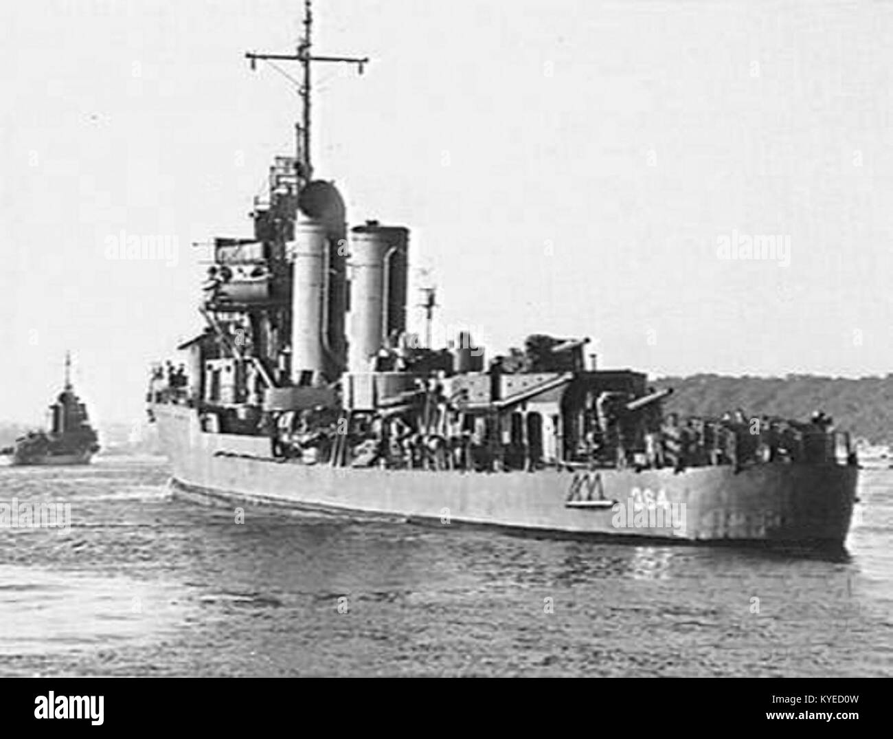 Die USS Mahan (DD-364), ein Zerstörer der US-Navy, fotografierte um 1942 in Sydney, um dessen Marinedesign, seine Bewaffnung und seine Rolle bei Operationen im Zweiten Weltkrieg hervorzuheben. Stockfoto