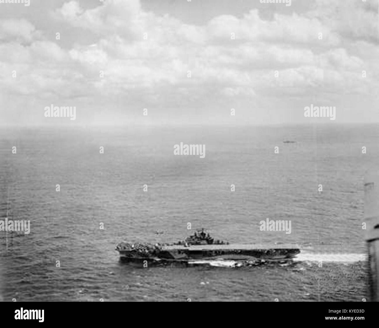 USS Yorktown (CV-10) Wiederherstellung von Flugzeugen im Jahr 1944 Stockfoto