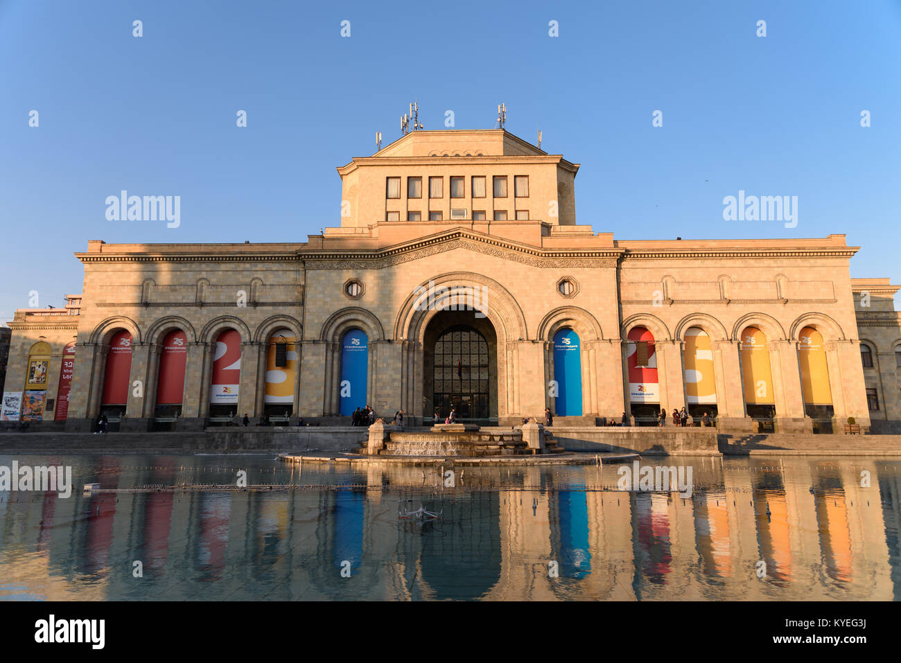 Yerevan, Armenien - 3. April 2017: Museum der Geschichte von Armenien am Platz der Republik im Zentrum von Eriwan, Armenien im April Abendlicht. Stockfoto