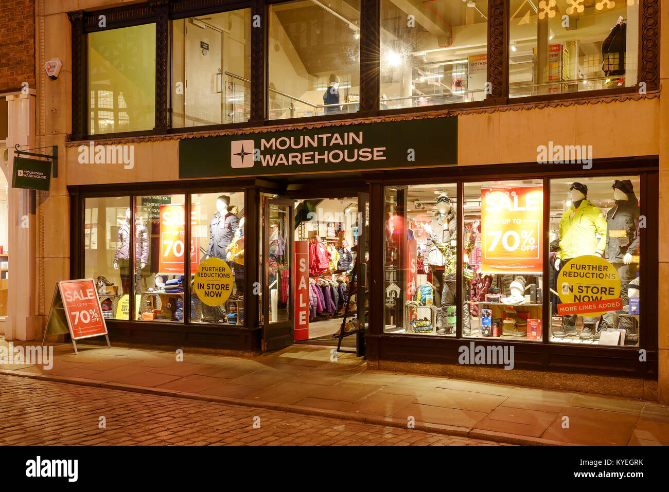 Mountain Warehouse Shop auf Northgate Street im Stadtzentrum von Chester GROSSBRITANNIEN Stockfoto