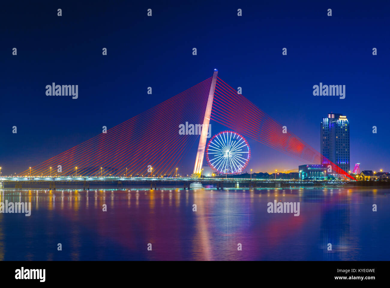 Tran Thi ly Brücke und Sonnenrad Stockfoto