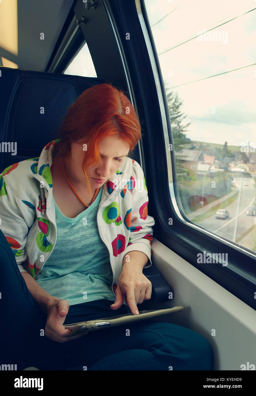 Frau reiten auf einem Zug Stockfoto