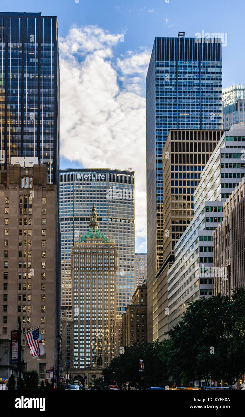Wolkenkratzer: Die Helmsley Gebäude und Metlife Tower in New York City, USA Stockfoto