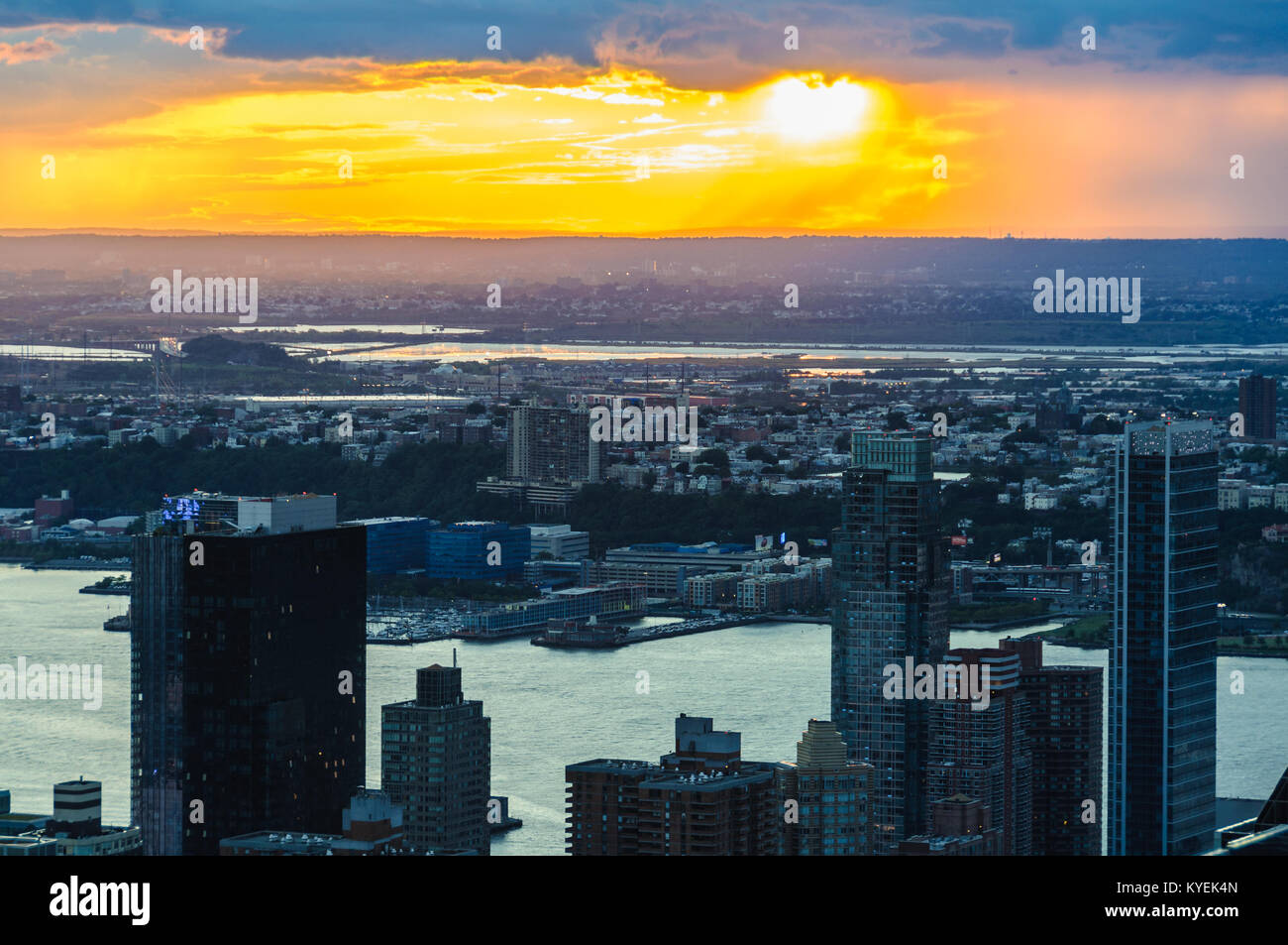 Den Sonnenuntergang von der Spitze des Felsens Aussichtsplattform in New York, USA Stockfoto