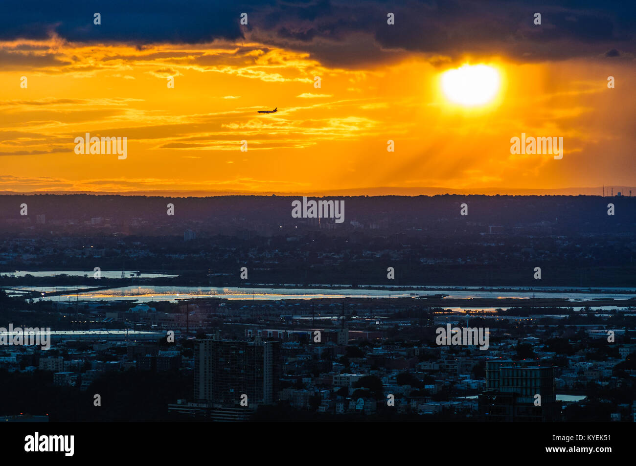 Den Sonnenuntergang von der Spitze des Felsens Aussichtsplattform in New York, USA Stockfoto