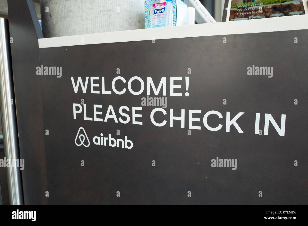 Schild mit der Meldung "Bitte" in der Zentrale der kurzen Check- technologie unternehmen Airbnb im südlich der Market (SOMA) Nachbarschaft von San Francisco, Kalifornien, 13. Oktober 2017. SoMa ist für eine der höchsten Konzentrationen von Unternehmen und Startups jeder Region weltweit bekannt. () Stockfoto