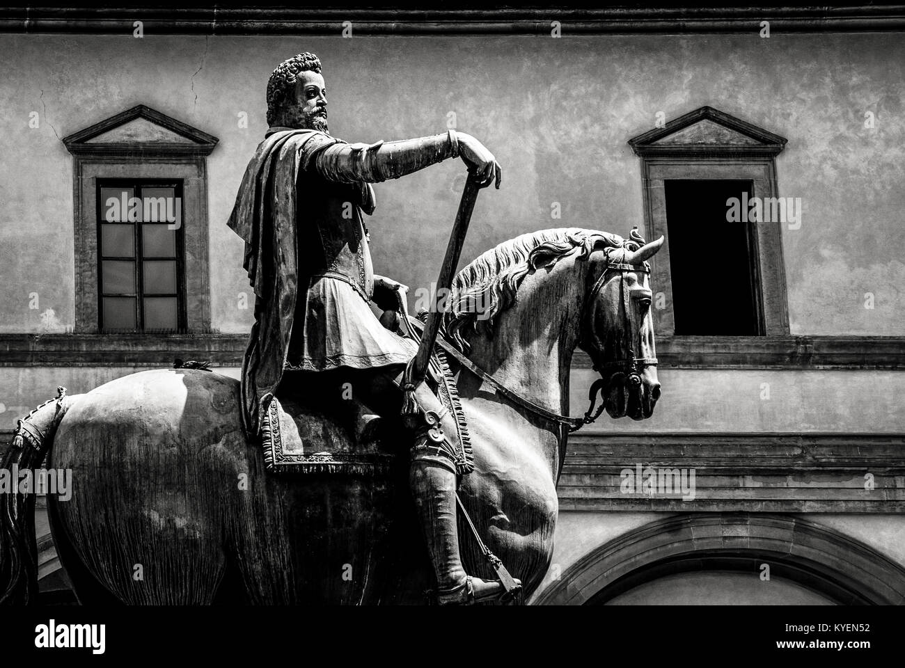 Florenz - Juni 29: Das Reiterdenkmal von Ferdinando I von Giambologna in der Piazza der Annunziata in Florenz, Italien, Juni 29,2007. Stockfoto