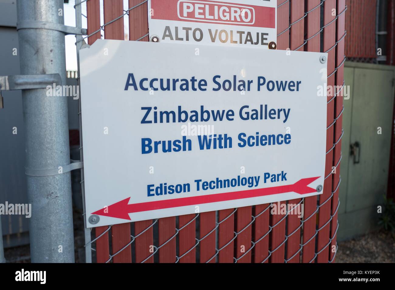 Zeichen für Start-up-Unternehmen einschließlich der genauen Solar Power, Simbabwe Galerie und Bürste mit Wissenschaft an der Edison Technology Park im Silicon Valley, in Menlo Park, Kalifornien, 14. November 2017. () Stockfoto