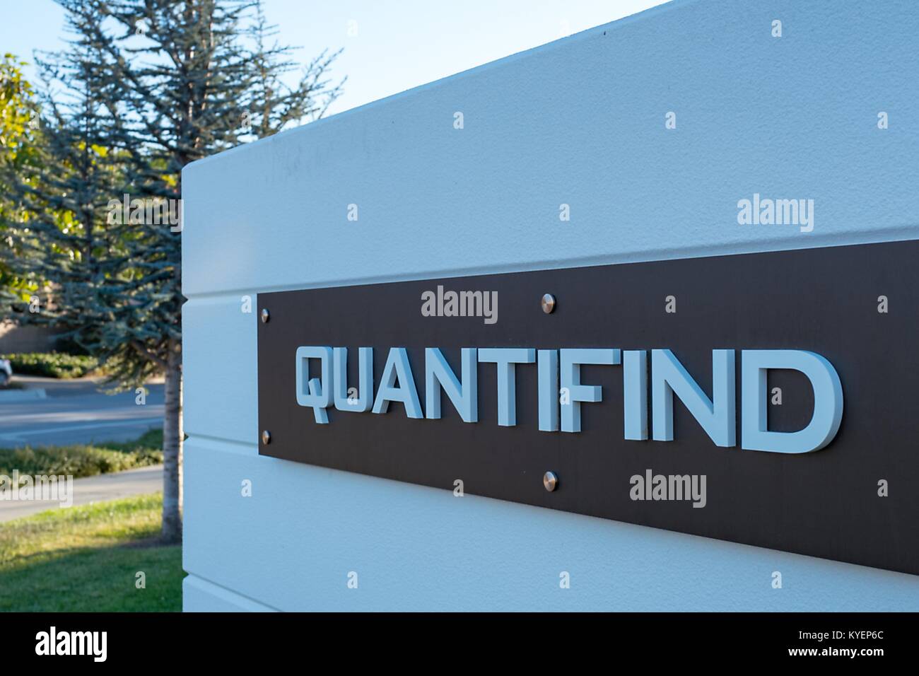 Schild mit Logo für soziale Zuhören und Signal Datenextraktion Firma Quantifind im Silicon Valley, in Menlo Park, Kalifornien, 14. November 2017. () Stockfoto
