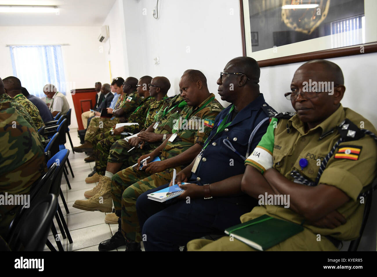 Teilnehmer an der Eröffnung einer Konferenz der Mission der Afrikanischen Union in Somalia (AMISOM) und der Bundesregierung Somalias (FGS) am 24. Juli 2017 in Mogadischu, Somalia. Stockfoto
