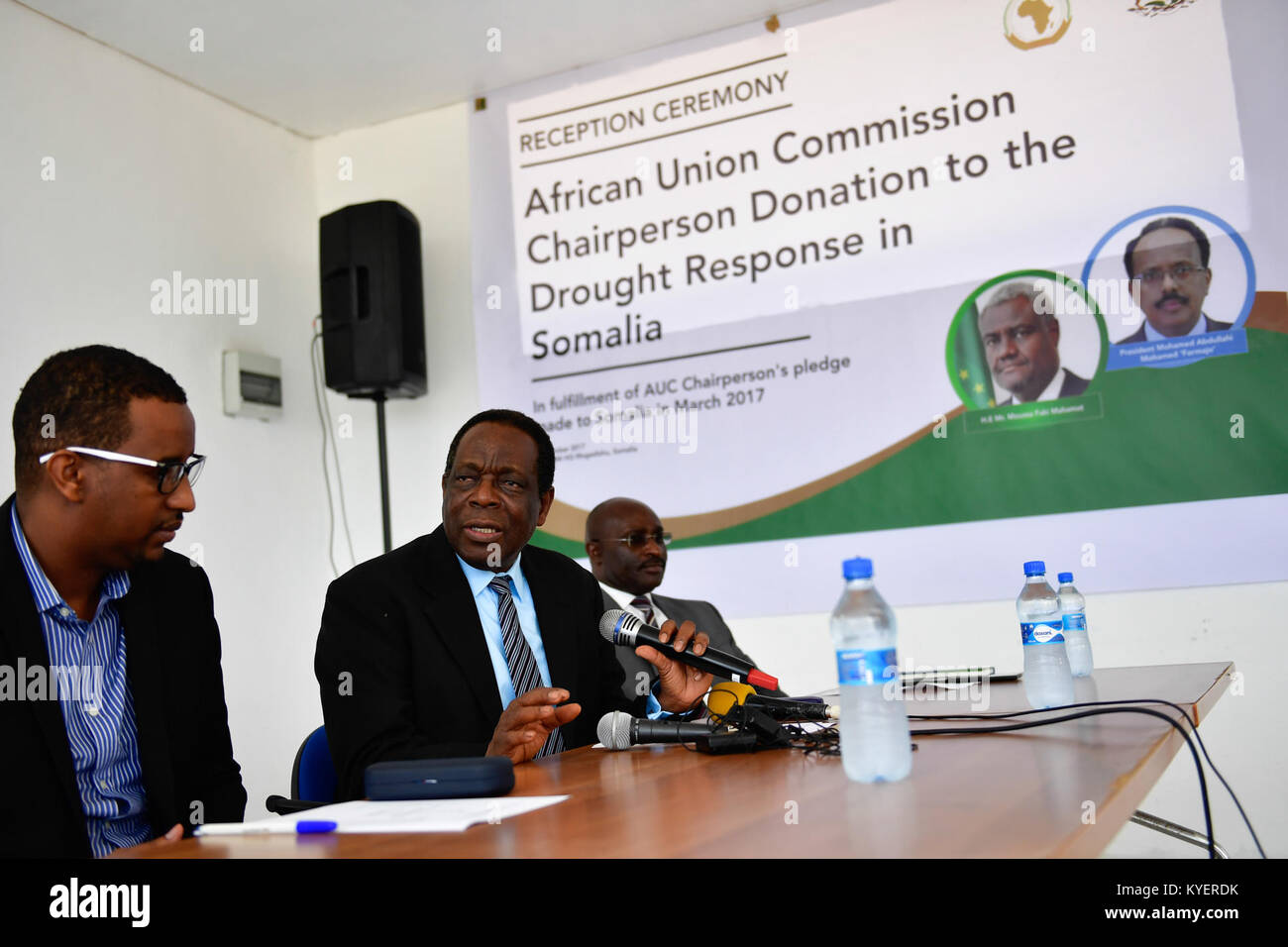 Botschafter Francisco Madeira, der SRCC für Somalia, spricht am 10. Oktober 2017 bei einer Zeremonie zur Lebensmittelübergabe in Mogadischu. Die Veranstaltung beinhaltete die Spende von Lebensmitteln der Kommission der Afrikanischen Union an die somalische Bundesregierung. Stockfoto