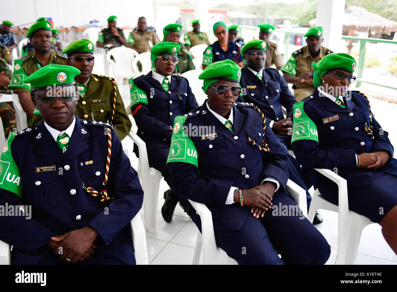 Kenianische Polizeibeamte nehmen am 29. Dezember 2017 an einer Abschiedszeremonie in Mogadischu Teil, die den Abschluss ihrer Mission im Rahmen der Mission der Afrikanischen Union in Somalia (AMISOM) markiert. Stockfoto