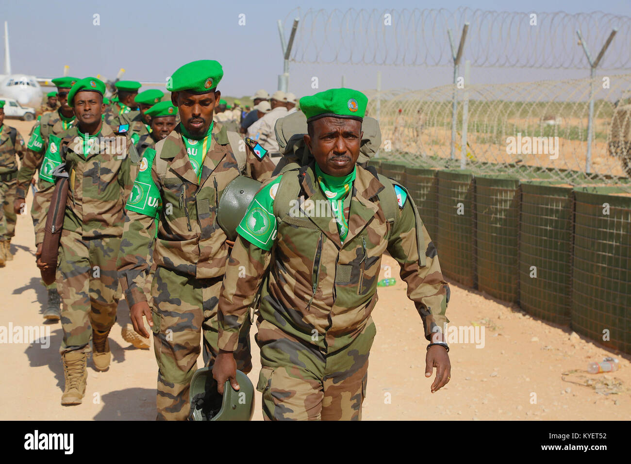 Foto von Dschibuti-Truppen, die in Belet Weyne (Somalia) ankommen, um sich der Mission der Afrikanischen Union in Somalia (AMISOM) anzuschließen, wobei ihr Einsatz im Rahmen der Friedensunterstützungsoperation hervorgehoben wird. Stockfoto