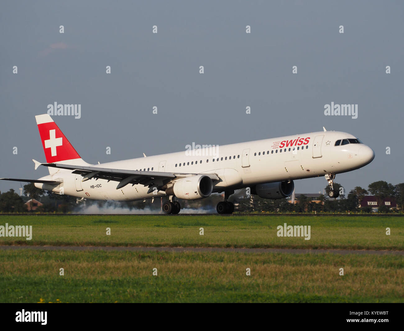 HB-IOC SWISS Airbus A 321-111 Landung am Flughafen Schiphol (EHAM-AMS) Start- und Landebahn 18R Bild 3 Stockfoto