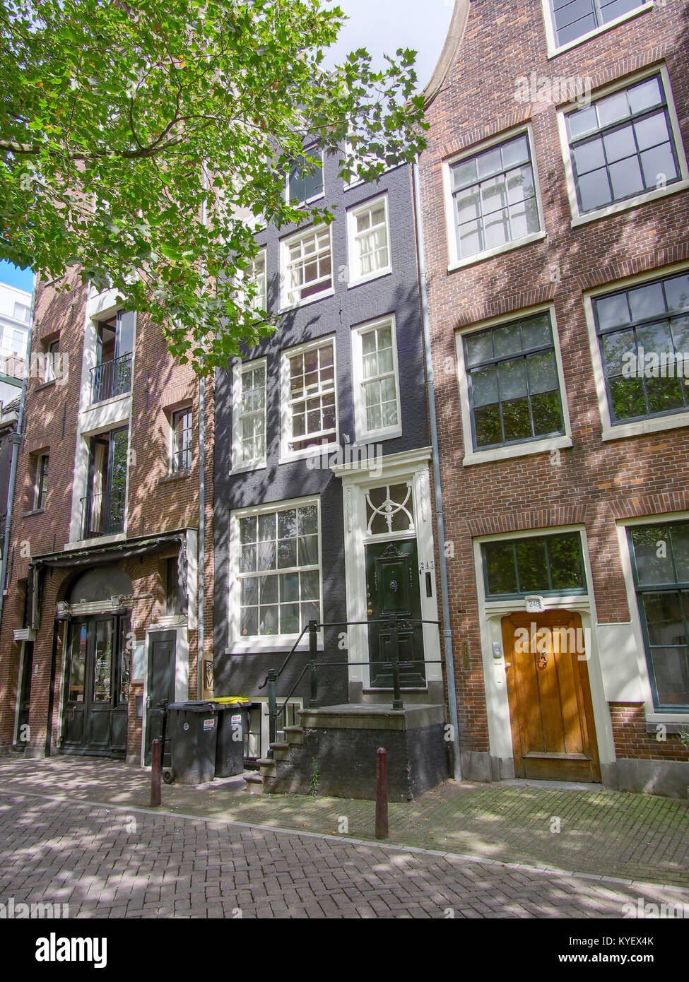 Foto von Lijnbaansgracht 247 in Amsterdam, mit seiner historischen Architektur und Umgebung. Stockfoto